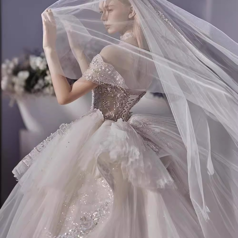 Vestido de novia de lujo 2025, nuevo modelo para novias pequeñas, talla grande, con cola larga, diseño de hombros descubiertos D101.