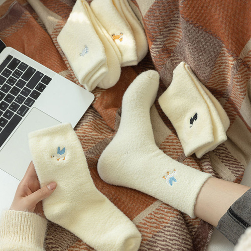 Winter warm socks for women plus velvet and thickened milky white mid-calf socks plush and cute cartoon embroidered socks