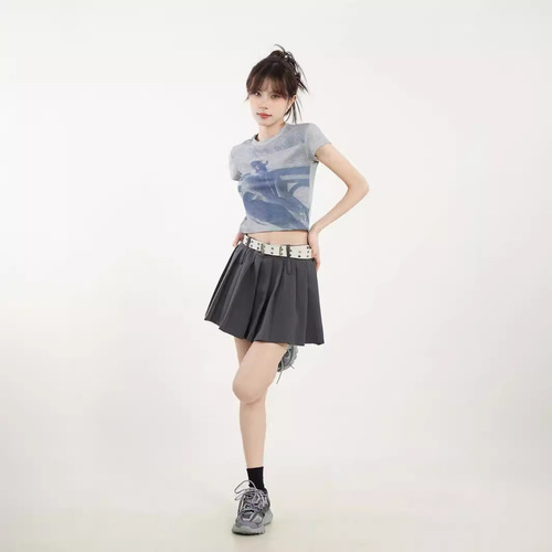 American Retro Short-Sleeve T-Shirt for Women - Summer New Arrival, Regular Shoulder Fit, Slimming Design, Unique and Bold Style, Short-Sleeve Top