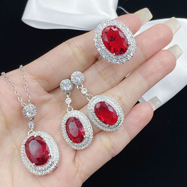 Fashionable ruby set
