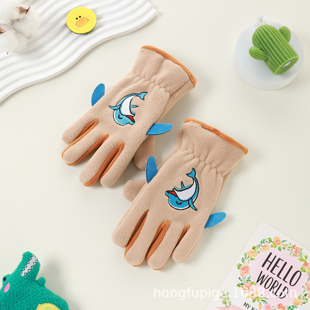 Guantes de invierno para niños con guantes de terciopelo de dibujos animados al aire libre para montar a favor de la piel, guantes de terciopelo de grano para niños y niñas.