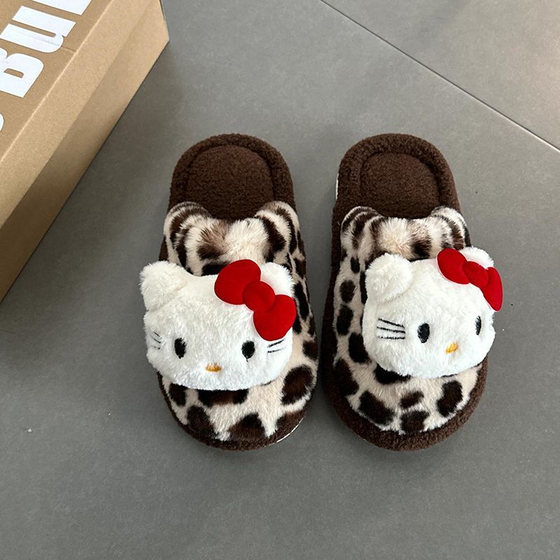 Hello Kitty zapatillas estampadas de leopardo interior de peluche de peluche de invierno anti-deslizante calentamiento al por mayor zapatillas de algodón lindas