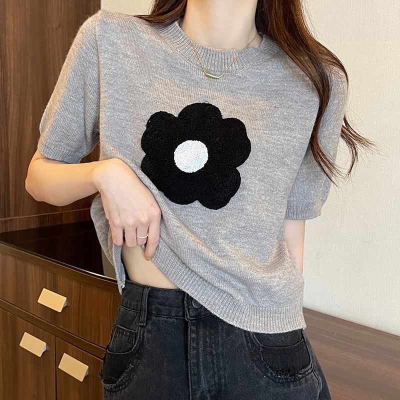 2025 New Summer Korean Style Slim and Versatile Flower Jacquard Short-Sleeved Knitwear for Women Round Neck Pullover Knitwear Wholesale