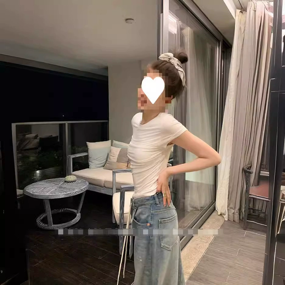 Готовый запас] Naughty Boy обновлен! Удобная в носке приталенная двухслойная плиссированная футболка с короткими рукавами для женщин, нишевый топ весеннего дизайна.