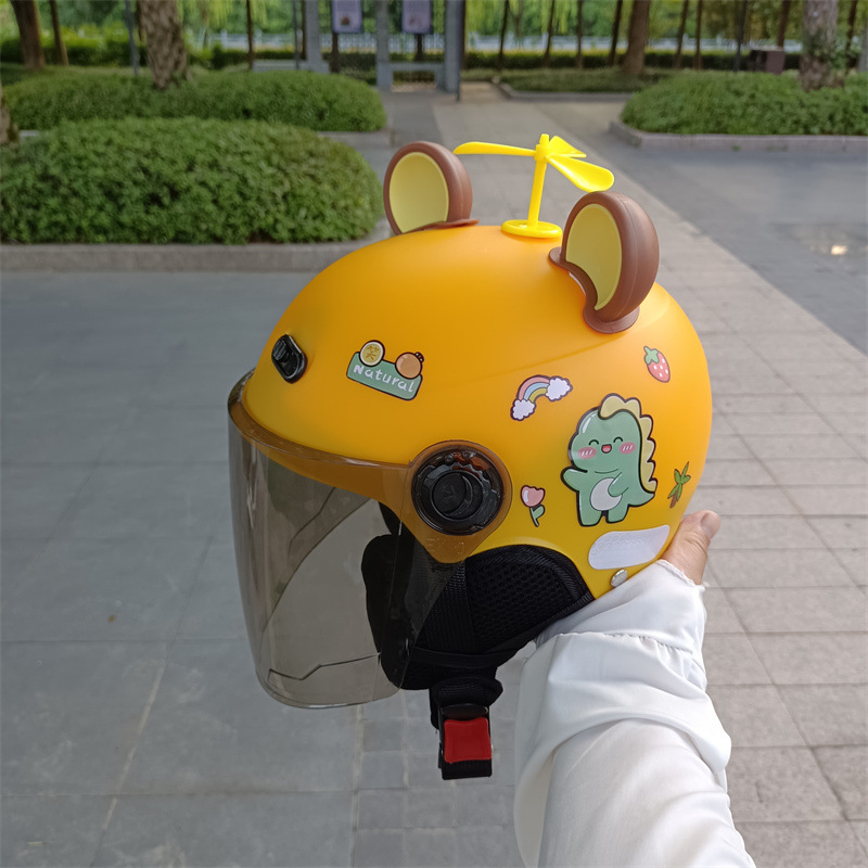 3C certification for children aged 1-5 years old half helmet four seasons universal ear protection electric car helmet can be adjusted
