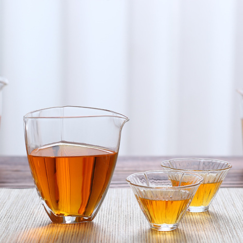 Manufacturer 200ml fair cup special-shaped glass tea cup home office heat-resistant glass flower tea fair cup