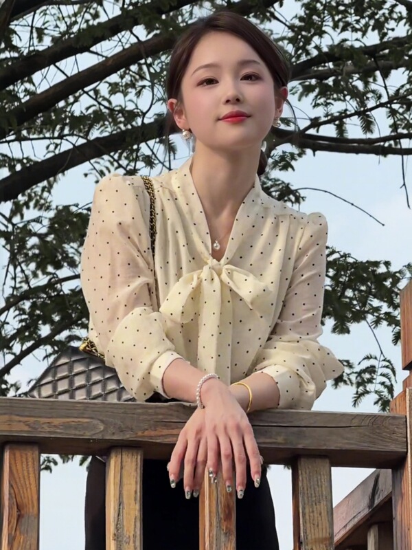 法式蝴蝶结飘带v领波点衬衫女款2025新款薄款轻奢减龄气质上衣新|undefined