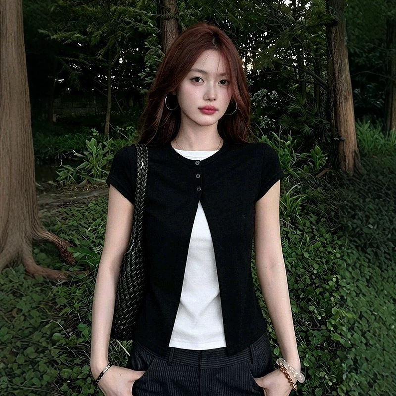 Korean-Style Black Fake Two-Piece Short-Sleeve T-Shirt for Women, Summer 2026 New Design, Slim-Fit Short Top, Ins Style
