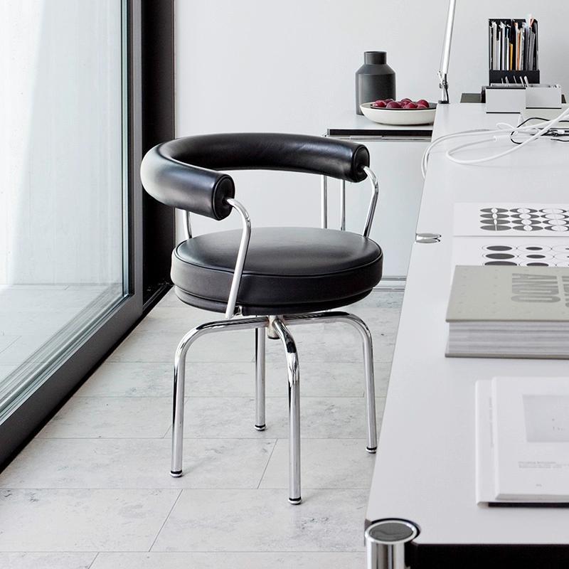 Bauhaus Silla de comedor nórdica Silla de acero inoxidable de lujo ligero Silla de oficina de conferencia de negociación de diseñador simple medieval Silla de respaldo
