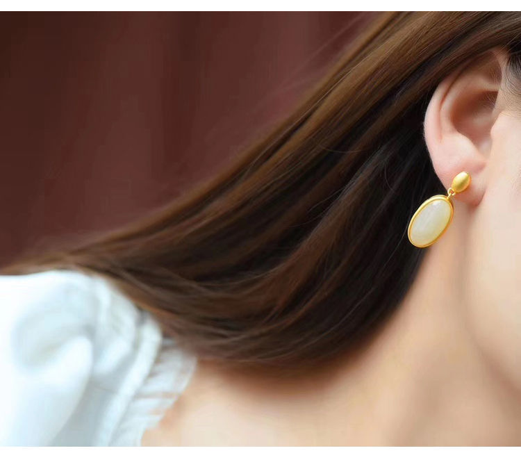Title 2, Pendientes ovalados de jade Hotan para mujer. E...