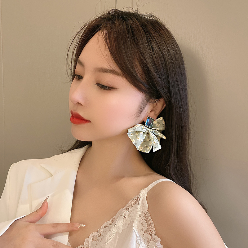Fashion Crystal Fabric Printing Bow Stud Earrings Wholesale Nihaojewelry display picture 4
