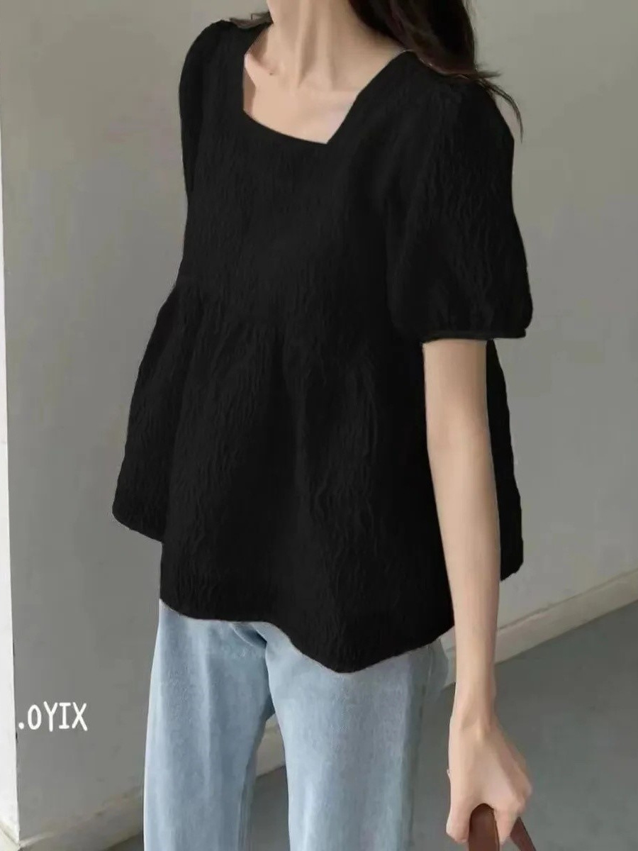 夏の四角い襟の泡の袖のシャツの女性の純色の夏は肉のゆったりした半袖の上着を遮ります。
