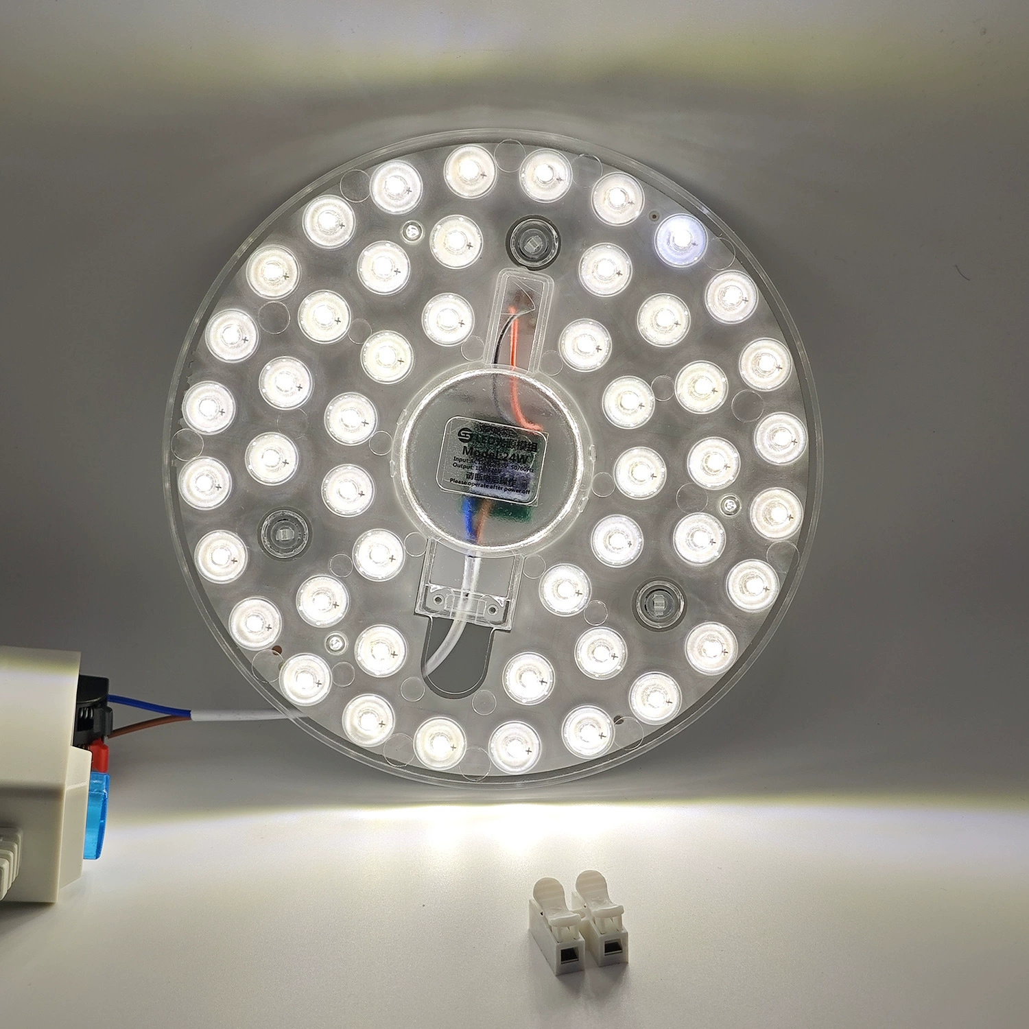 Светильник потолочный LED, источник света, линейный свет, сменные магнитные аксессуары, три цвета, защита глаз, комфортный световой спектр