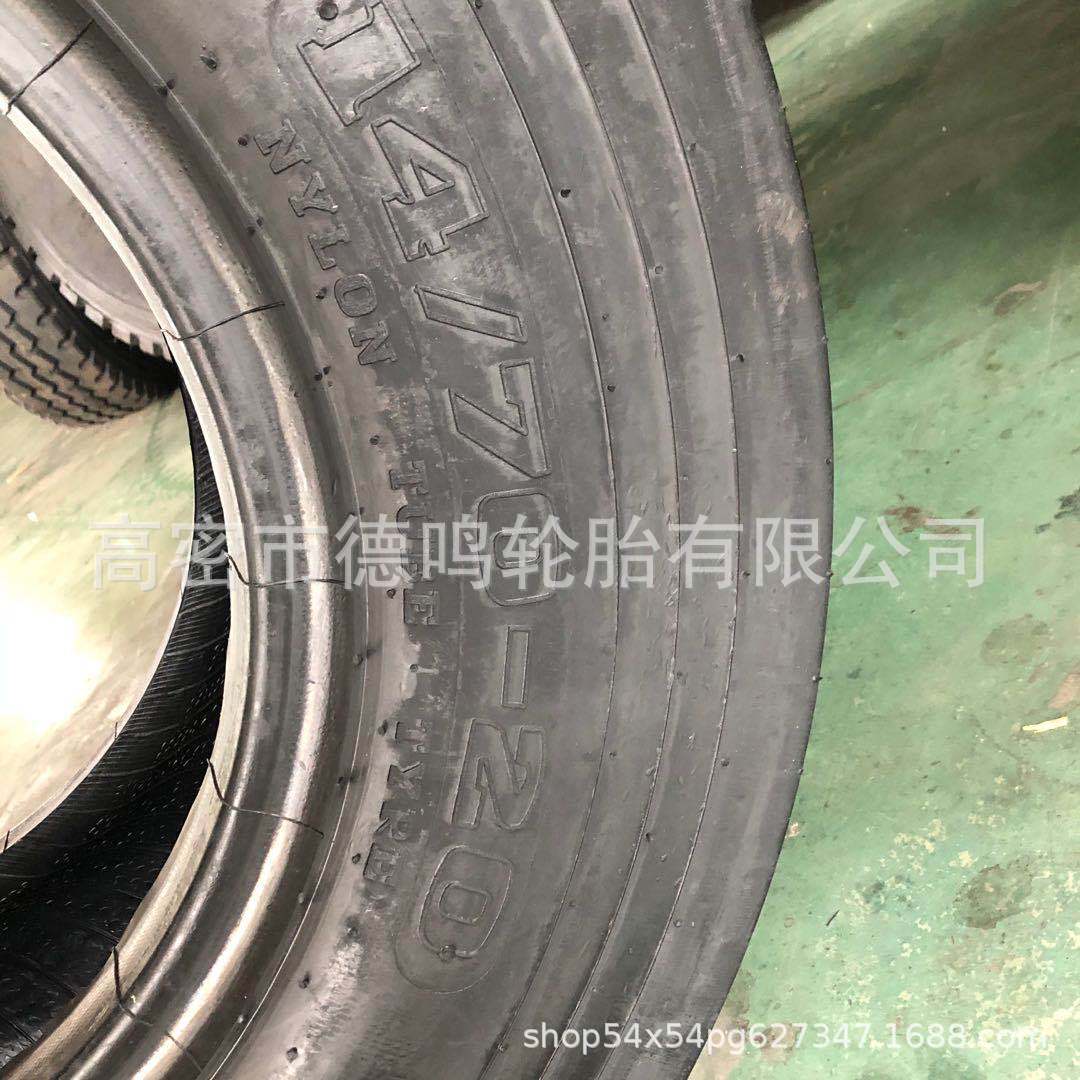 Los fabricantes suministran la placa ligera neumático de rodillo de goma 14/70-20 maquinaria de ingeniería neumático