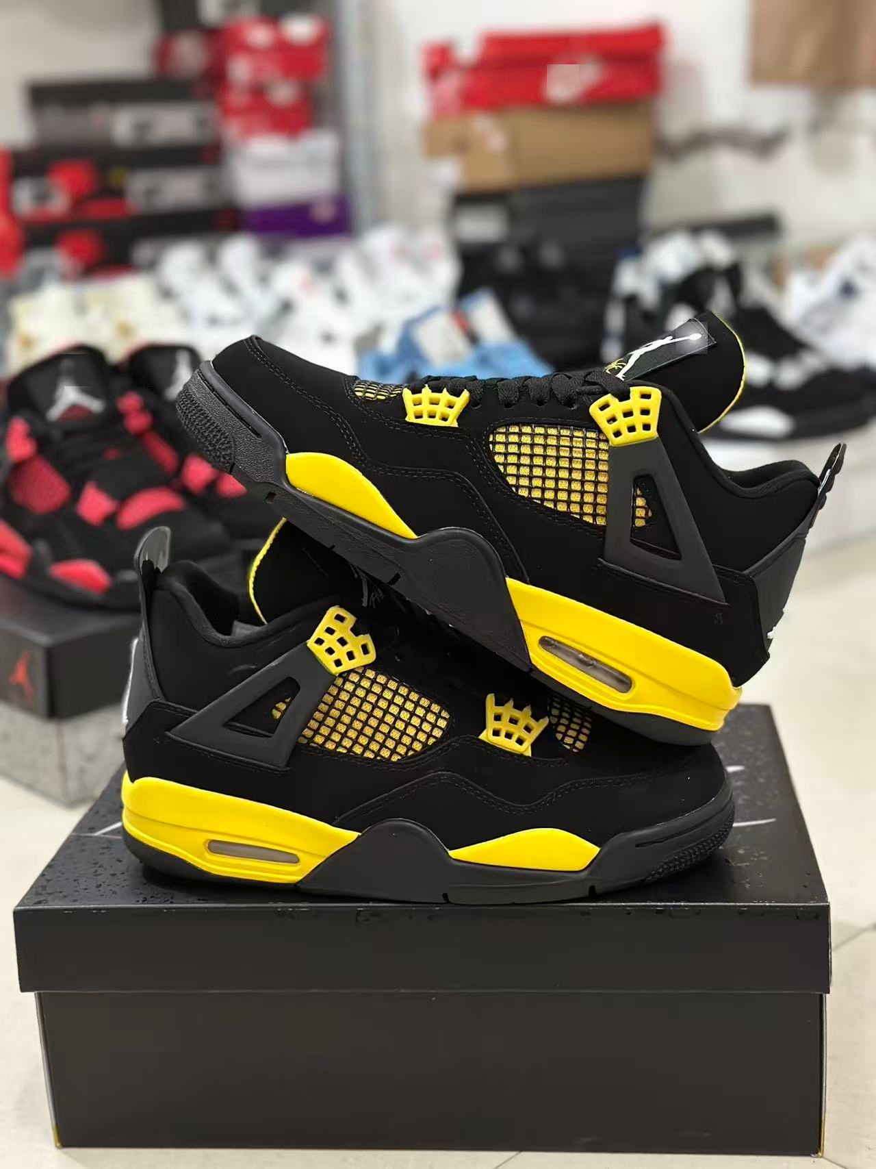 Pure original AJ4 zapatos de baloncesto Joe4 clásicos de cemento blanco negro amarillo eléctrico femenino para ayudar a hombres y mujeres zapatos de baloncesto Pitian