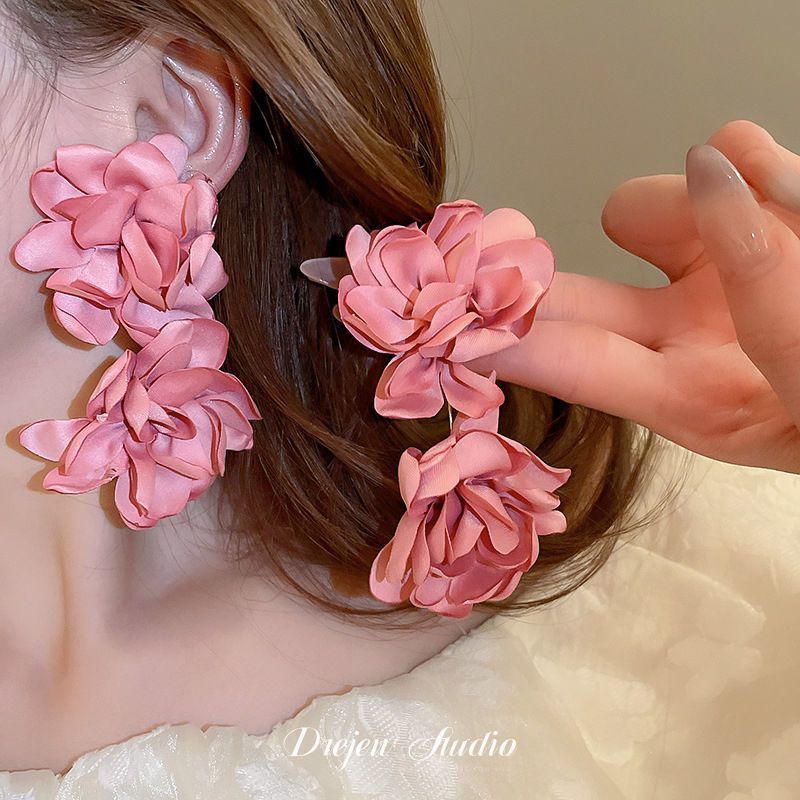 Pendientes de perlas de cristal de diamante de aguja de plata pendientes largos de lujo de Luz Retro europeo y americano pendientes dulces frescos de alto grado para mujeres