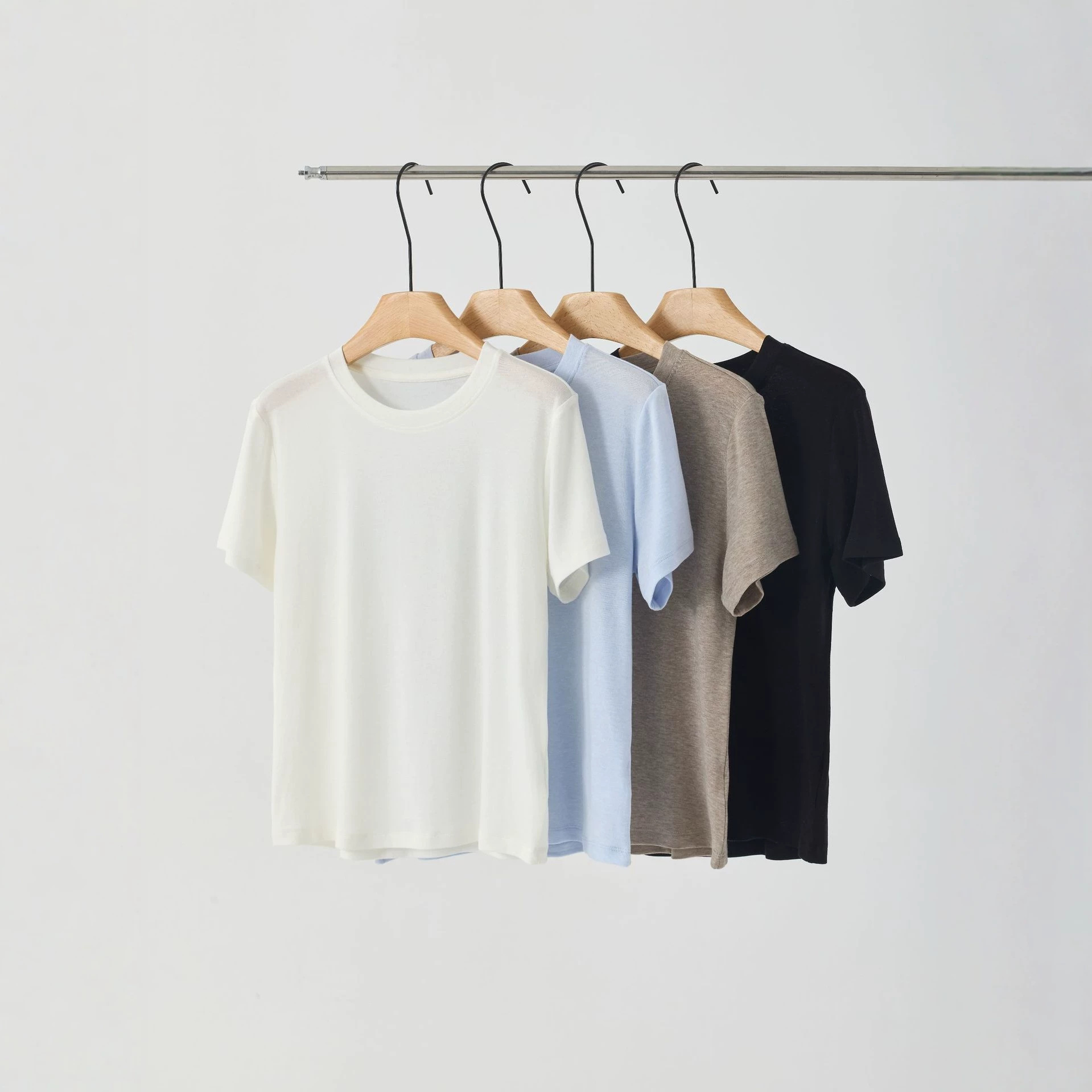 Woolen summer T-shirt with a round collar for leisure