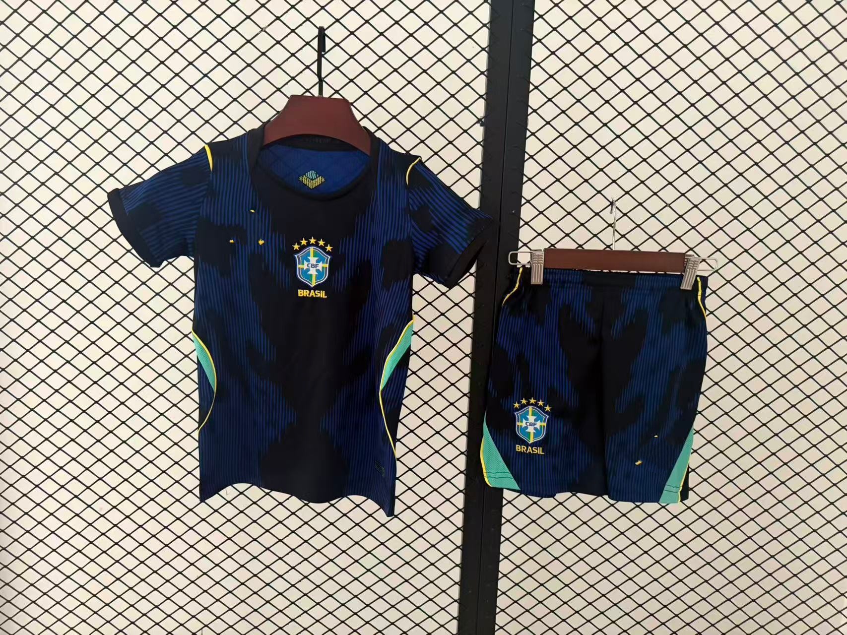 2627 ropa infantil Brasil fuera de casa