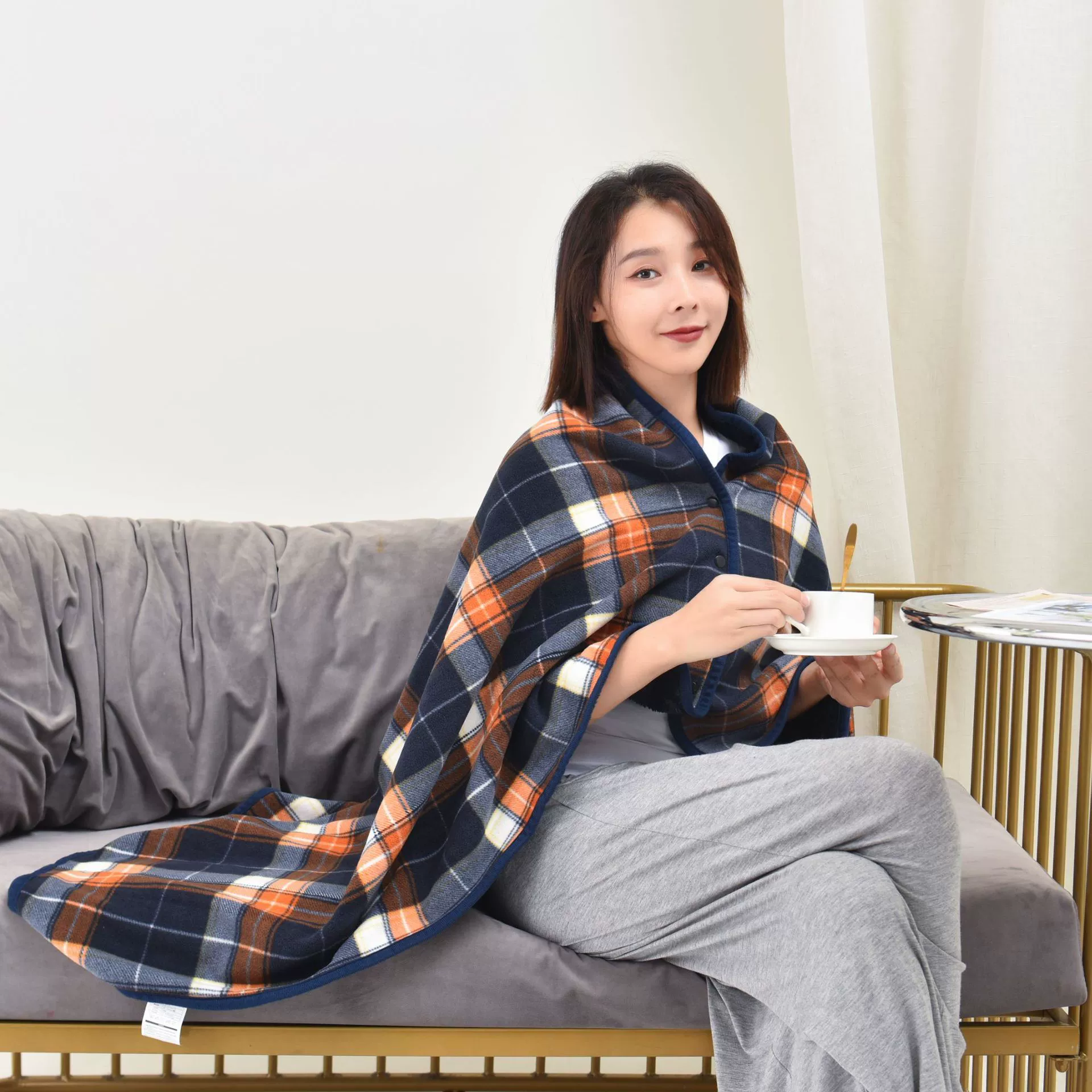 Multifunctional flannel duvet, soft cloak