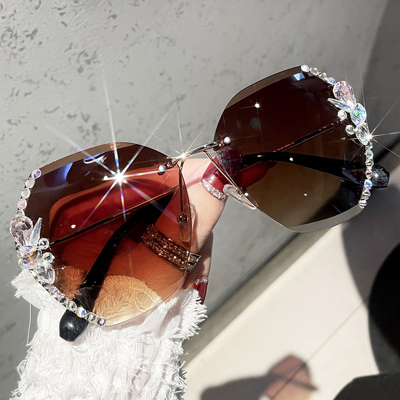 Fashion Geometric Pc Oval Frame Rhinestone Frameless Women's Sunglasses display picture 2