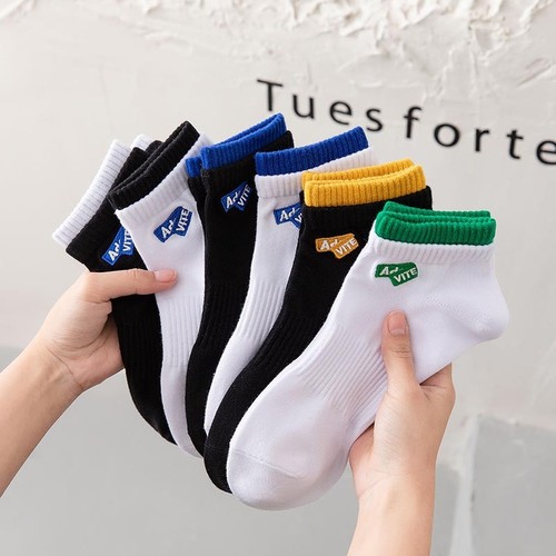 Embroidered socks for men, 100% cotton boat socks, solid color cotton socks, trendy Ins style, black and white combed cotton socks for men, wholesale