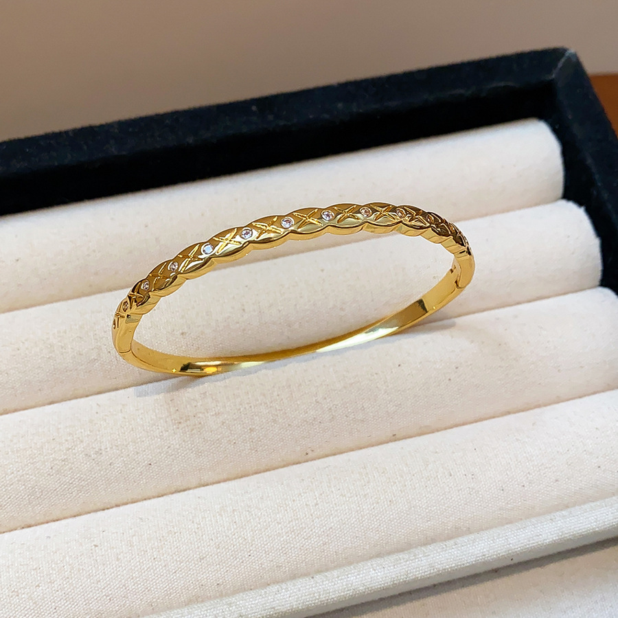 Pulsera 56 - cruce circular de zircon (chapado en oro real)