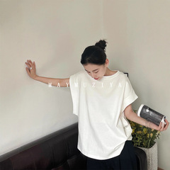 デザイン感半袖tシャツ女性2025夏の新型ゆるい小柄丸首コウモリ袖カジュアル上着ins