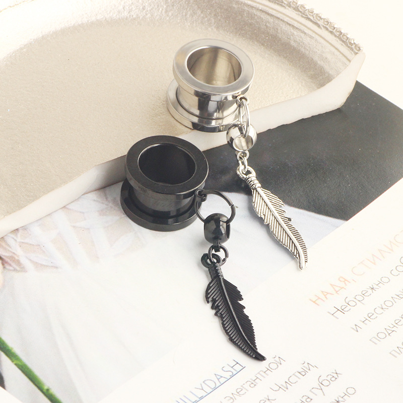 Pointed titanium steel lip stud product view