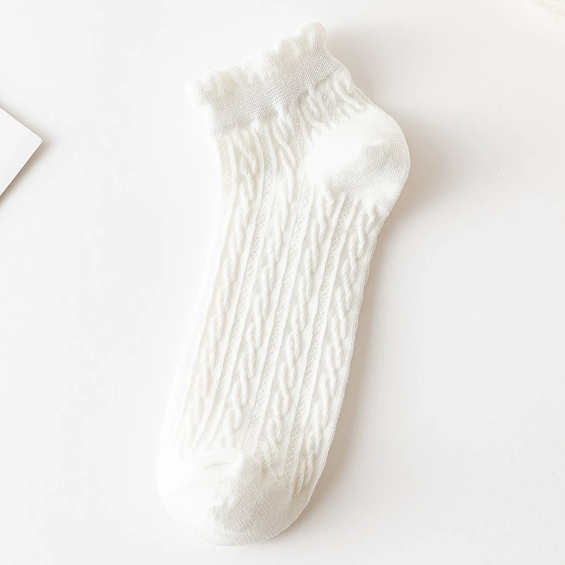 Серебряный? Нет. Оригинал: Mid‑calf breathable lace socks, embroidered cute motifs (rabbit/heart/flower), one size