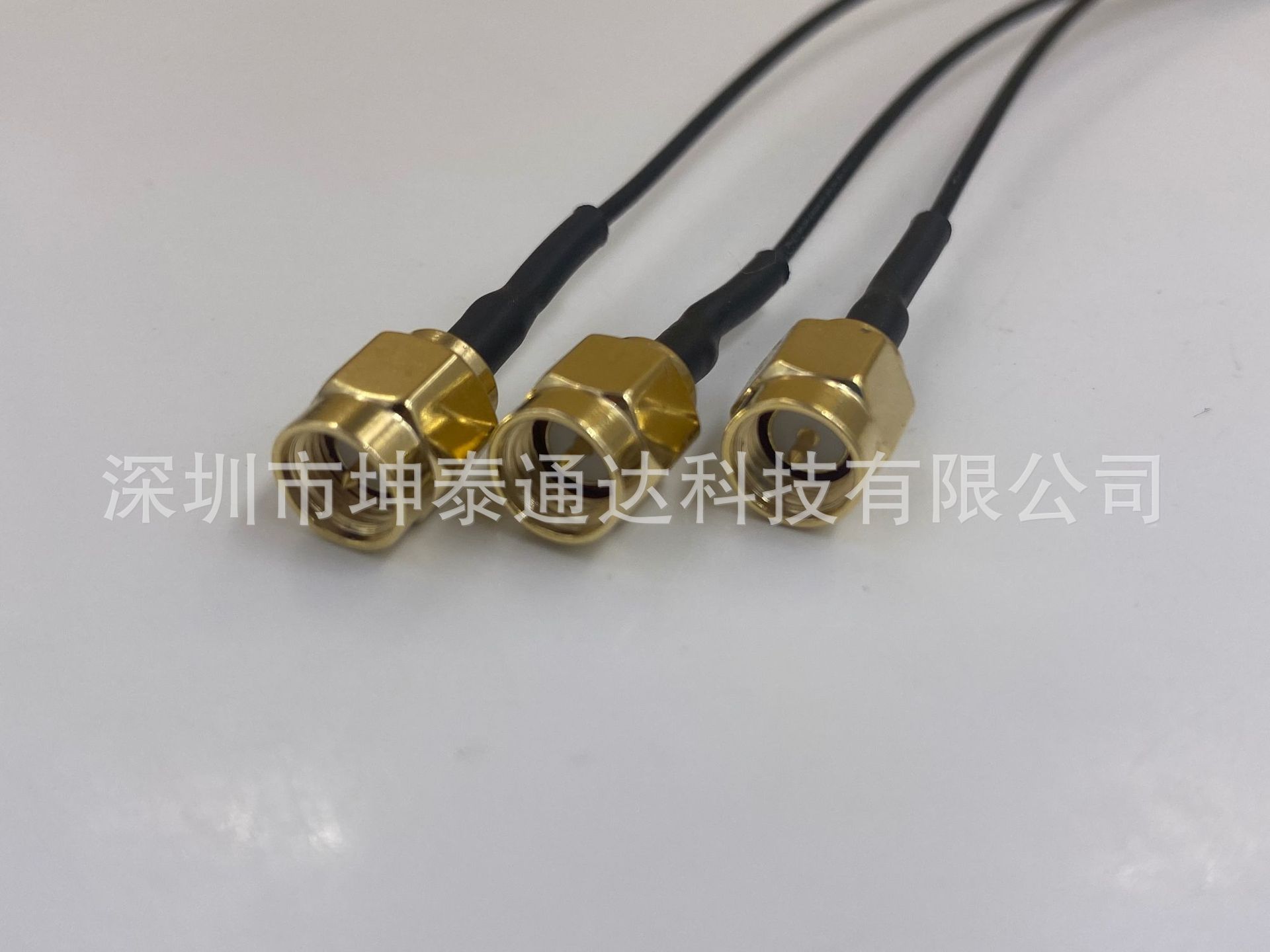 SMA公直转SMP母弯1.37 低损耗GPO射频跳线高频