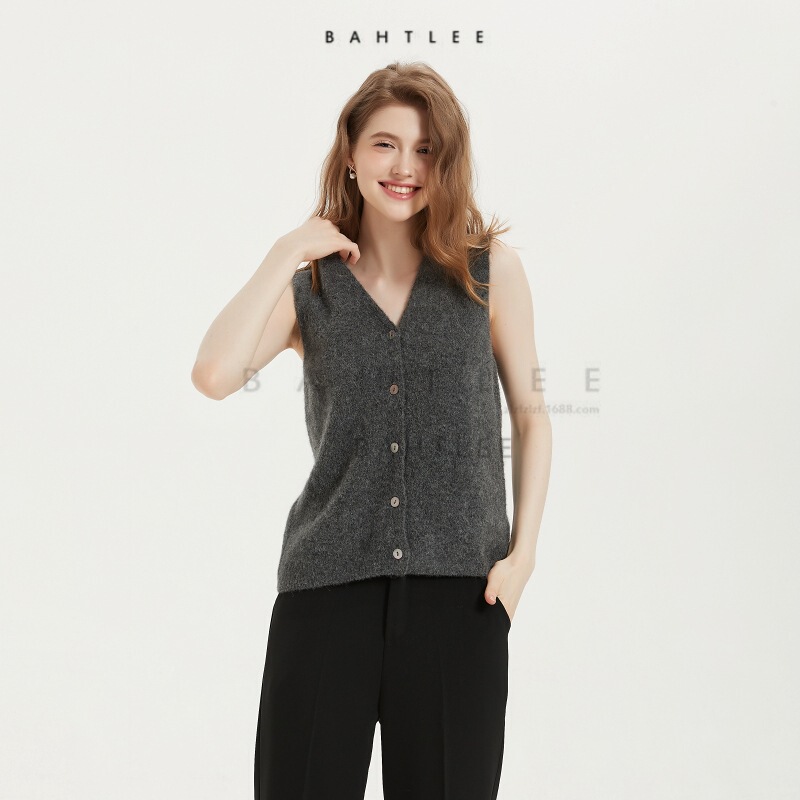 Early spring imported alpaca wool knitted vest soft pulled cashmere texture V-neck simple stacked single Early spring imported alpaca wool knitted vest soft pulled cashmere texture V-neck simple stacked single
