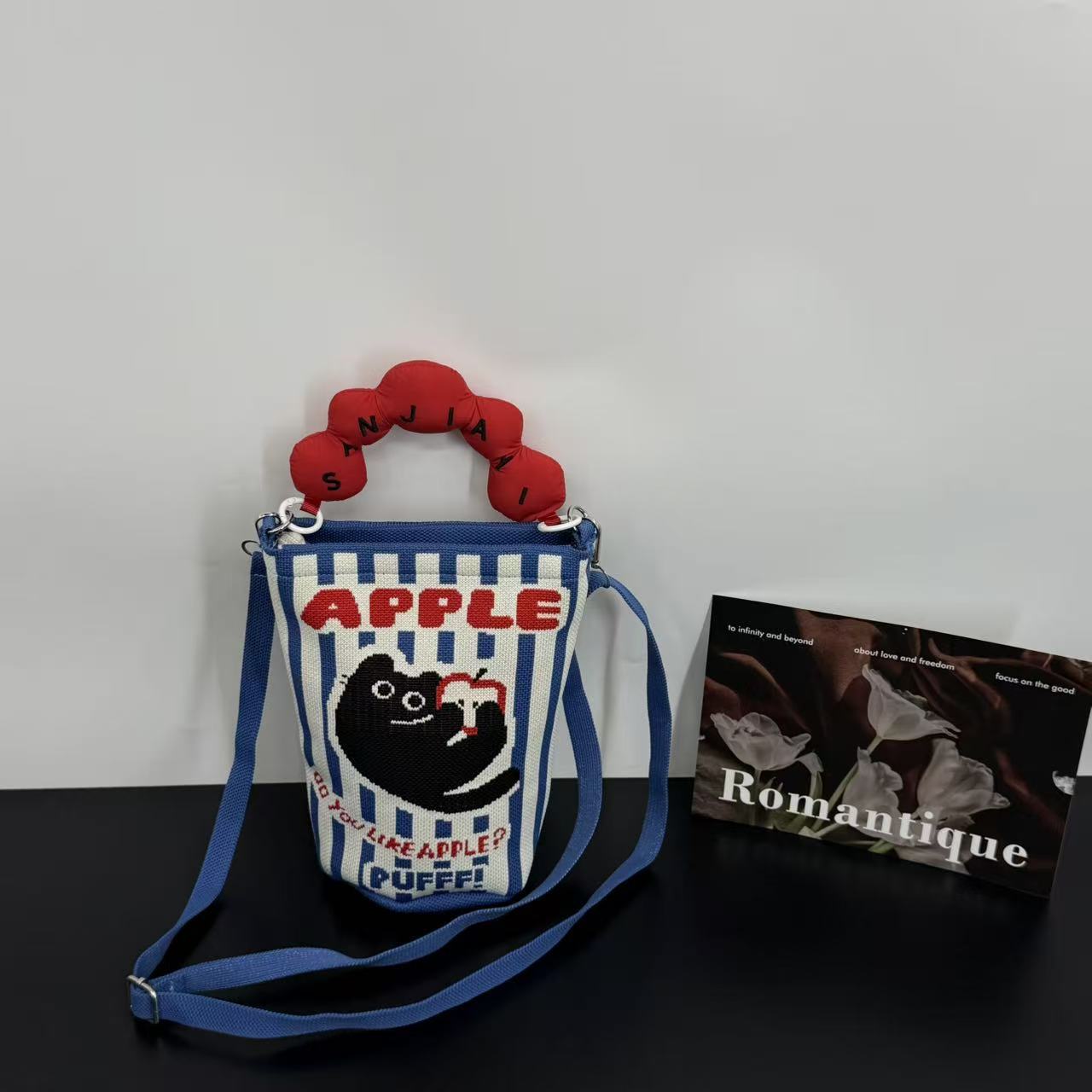 2026 primavera y verano nuevo bolso de cubo de pintura creativo portátil gran espacio de aire de dopamina alta sensación mochila
