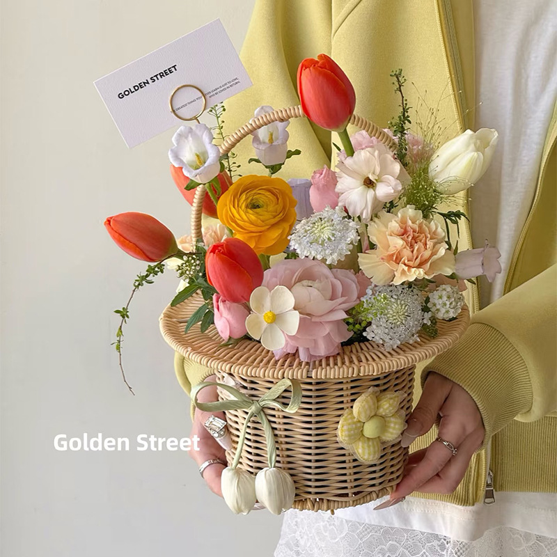 Cesta de flores tejida con forma de sombrero, ramo de flores frescas, cesta de mano, regalo creativo hecho a mano para días festivos, materiales de arte floral DIY.