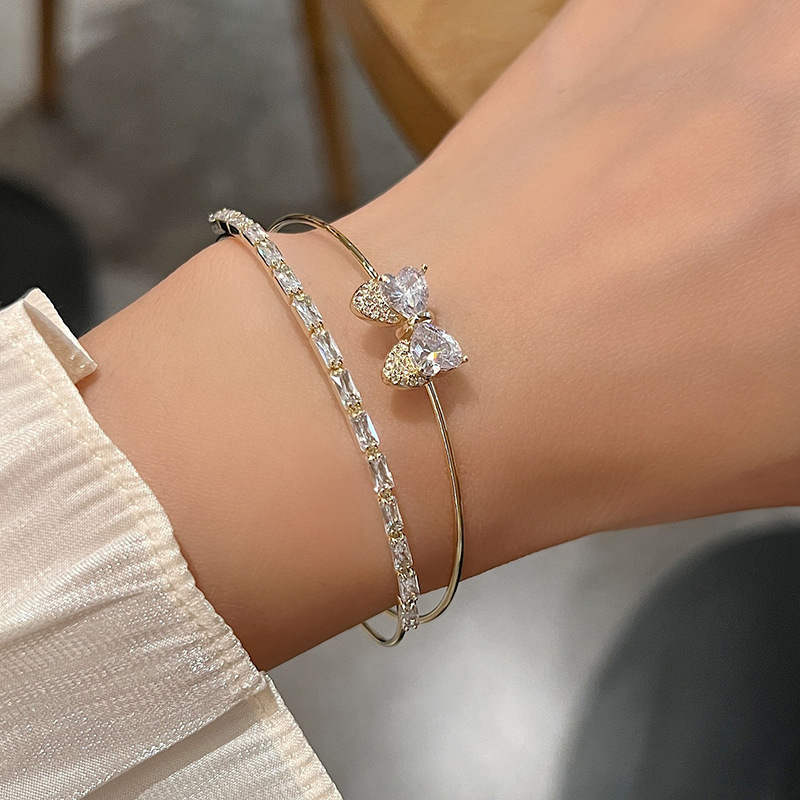 Elegant small bracelet with zircon with bow