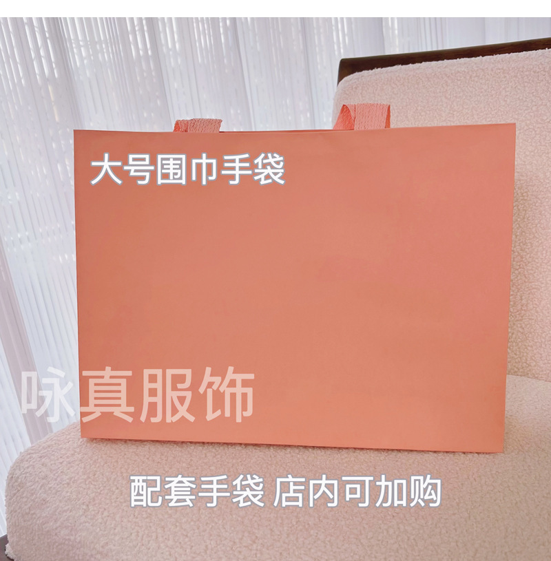 There are links to buy in the handbag store