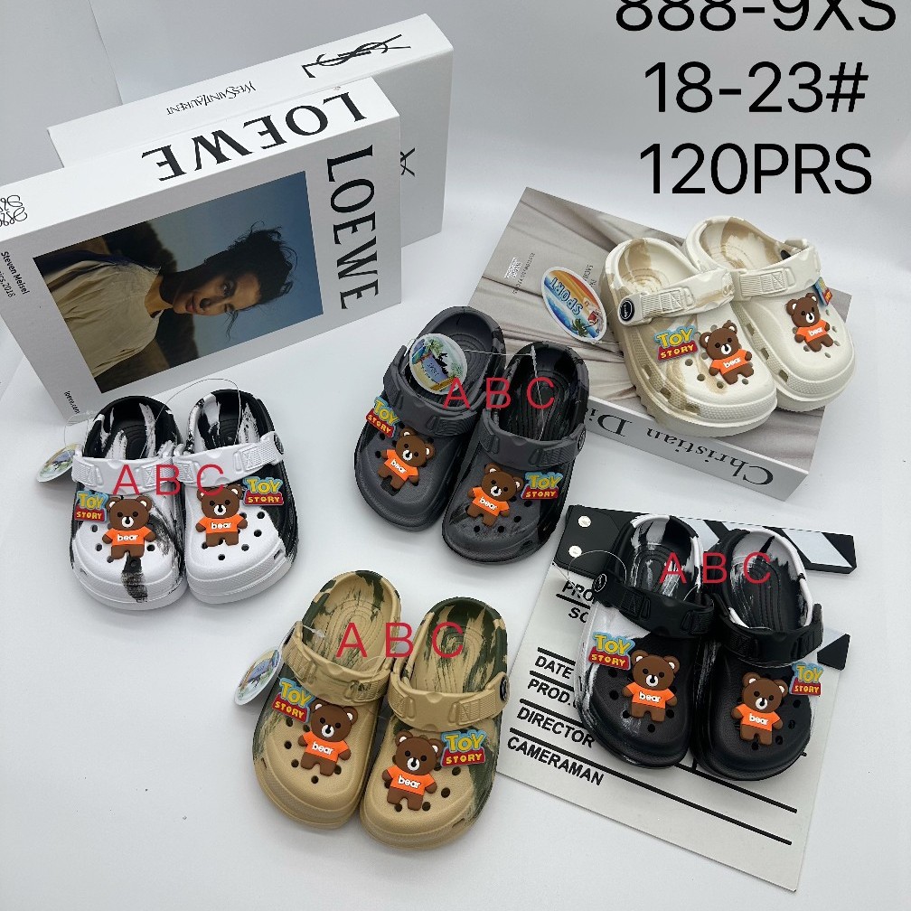 Zapatillas infantiles 2024 primavera y verano nuevo simplista lindos dibujos animados Baotou Hole zapatos para niños mayores que usan sandalias de playa