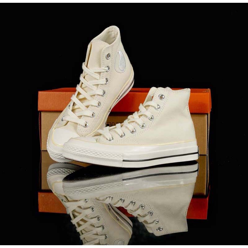 New Tai Chi Yin Yang collaboration black and beige high-top canvas sneakers, a casual style for couples