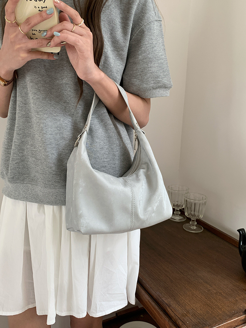 Niche design textured underarm bag 2024 new spring and summer women's shoulder messenger bag, soft silver cloud bag_voghion.com