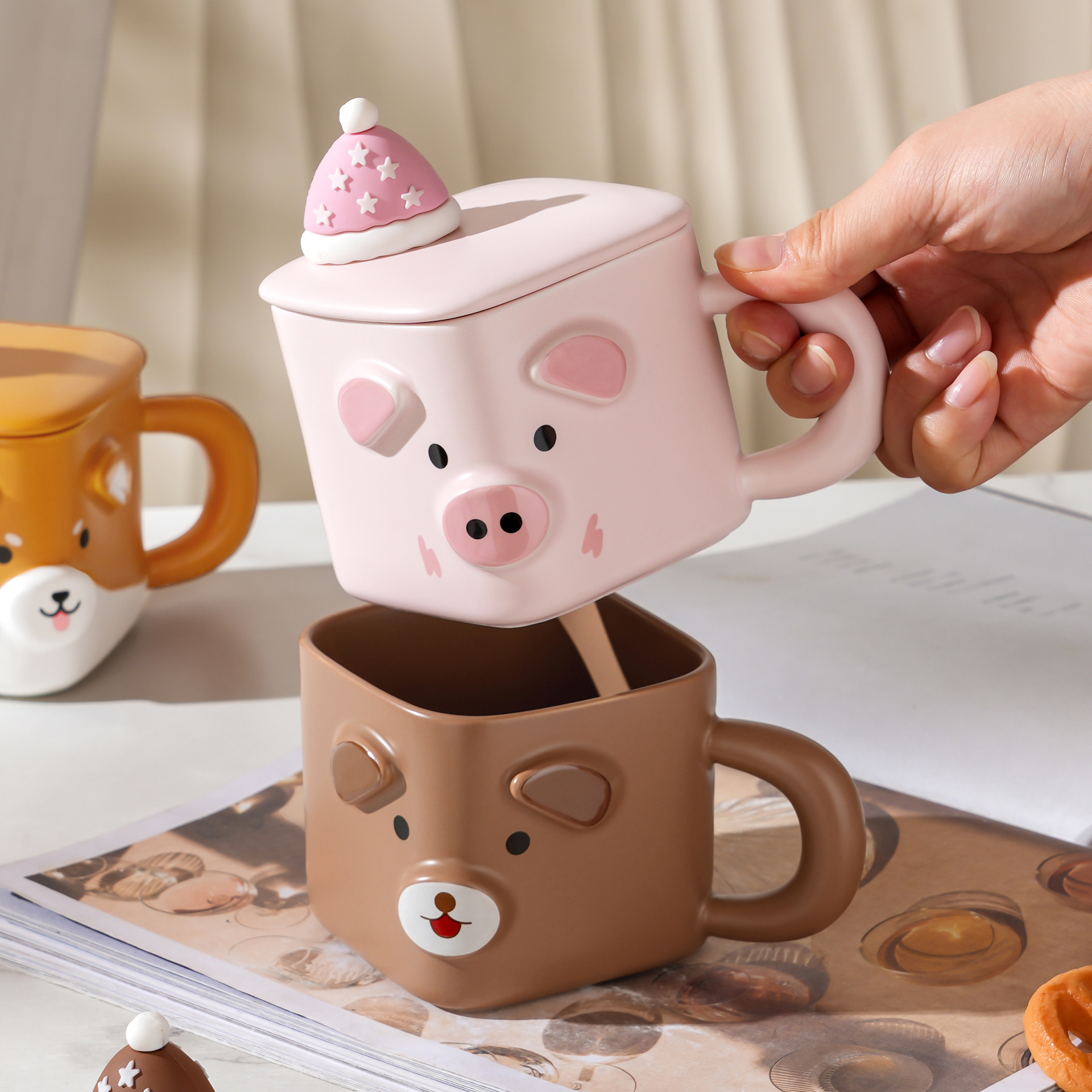 Taza de cerámica animal con forma de mascota linda de dibujos animados creativos con tapa Taza de agua de oficina doméstica de alto valor Taza de pareja