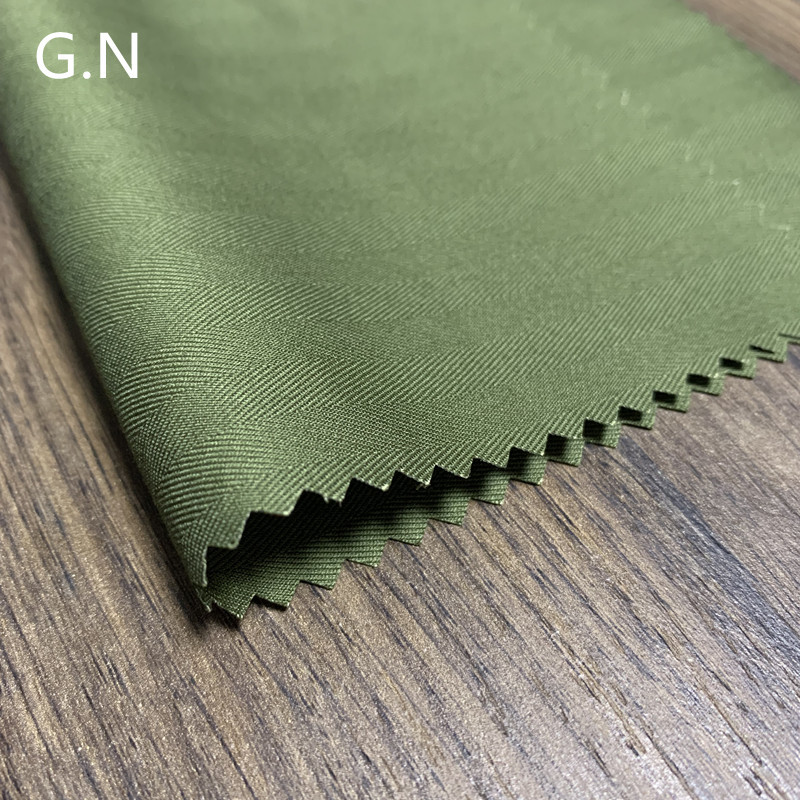 棉涤人字斜纬弹  棉锦弹力裤料  60S/2*150D+40D  195克  溢流染