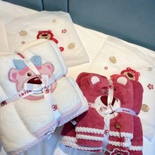 可爱卡通刺绣草莓熊毛巾浴巾春季午睡盖毯珊瑚绒柔软吸水包邮