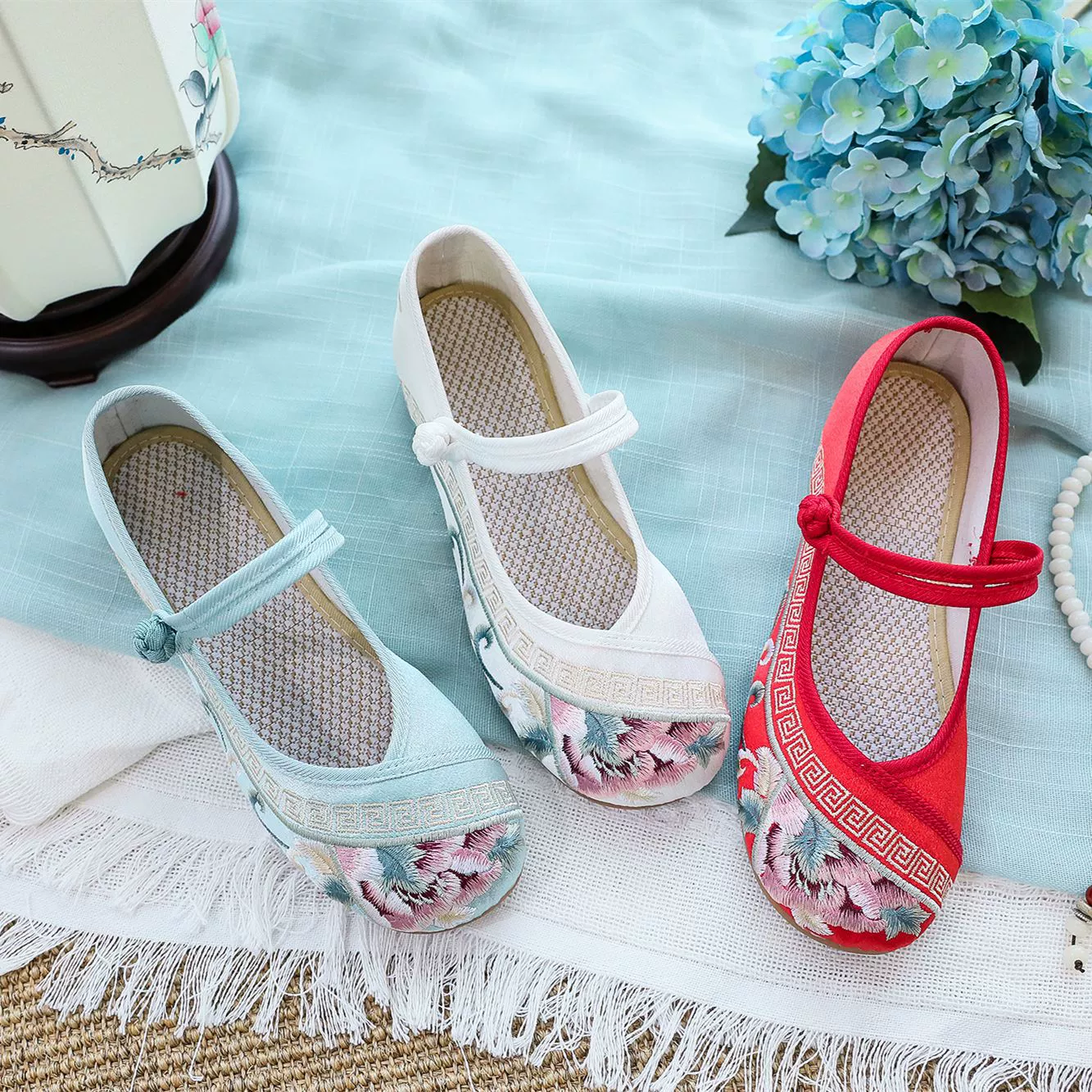 [Экран для рисования] 2024, летний новый продукт, женская обувь в старом Пекине в старинном стиле с вышивкой Tbottomon, увеличивающая нижнюю часть, женская обувь в этническом стиле