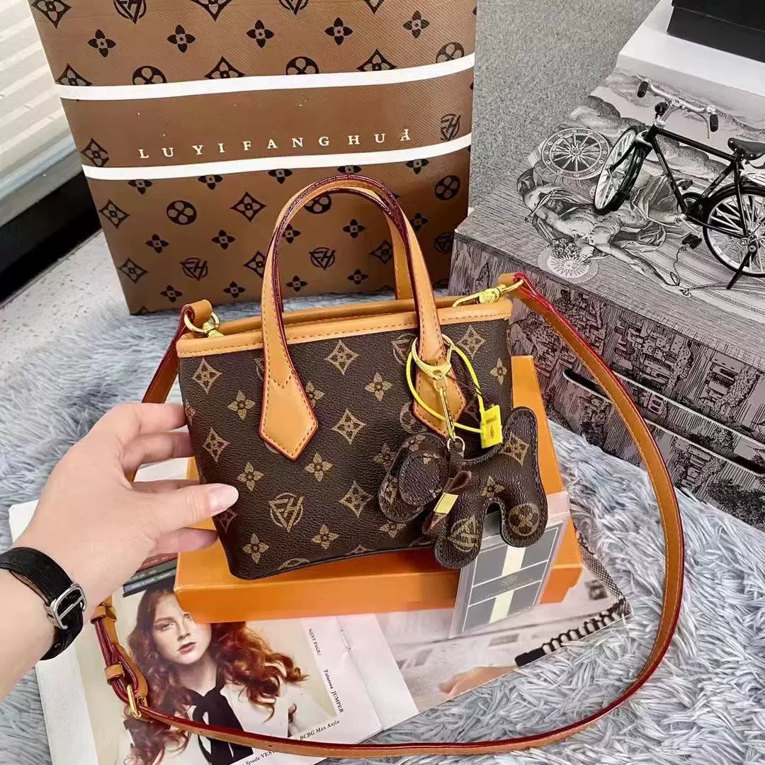 Spring small universal one-shoulder bag