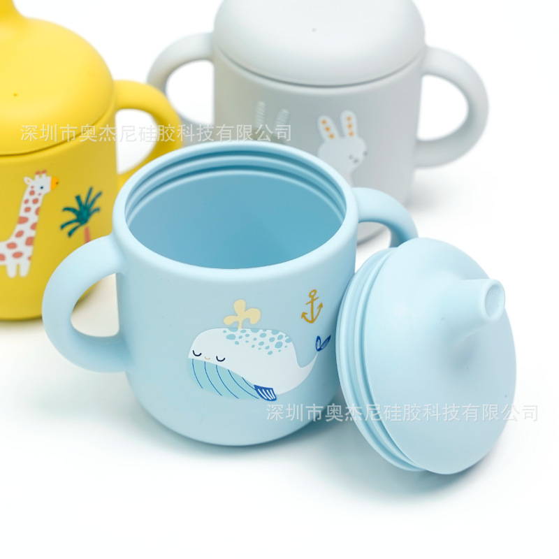 Taza de aprendizaje para bebés de silicona de grado alimenticio - 180 ml - Con boquilla y asas - Estampado disponible - En stock - Venta al por mayor