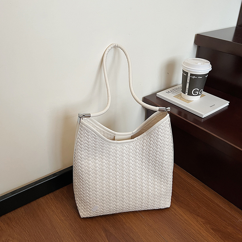 Bolso de axila retro estilo de Hong Kong 2025 verano nuevo estilo bolso femenino moda tejido patrón bolso de hombro de mujer salvaje