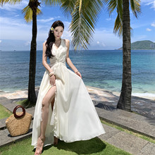 夏季新款米白色雪纺深V领开叉大裙摆仙裙挂脖吊带度假海边连衣裙