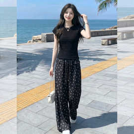 女夏季新款时尚减龄套装圆领短袖上衣花朵印花木耳边屁帘裤两件套