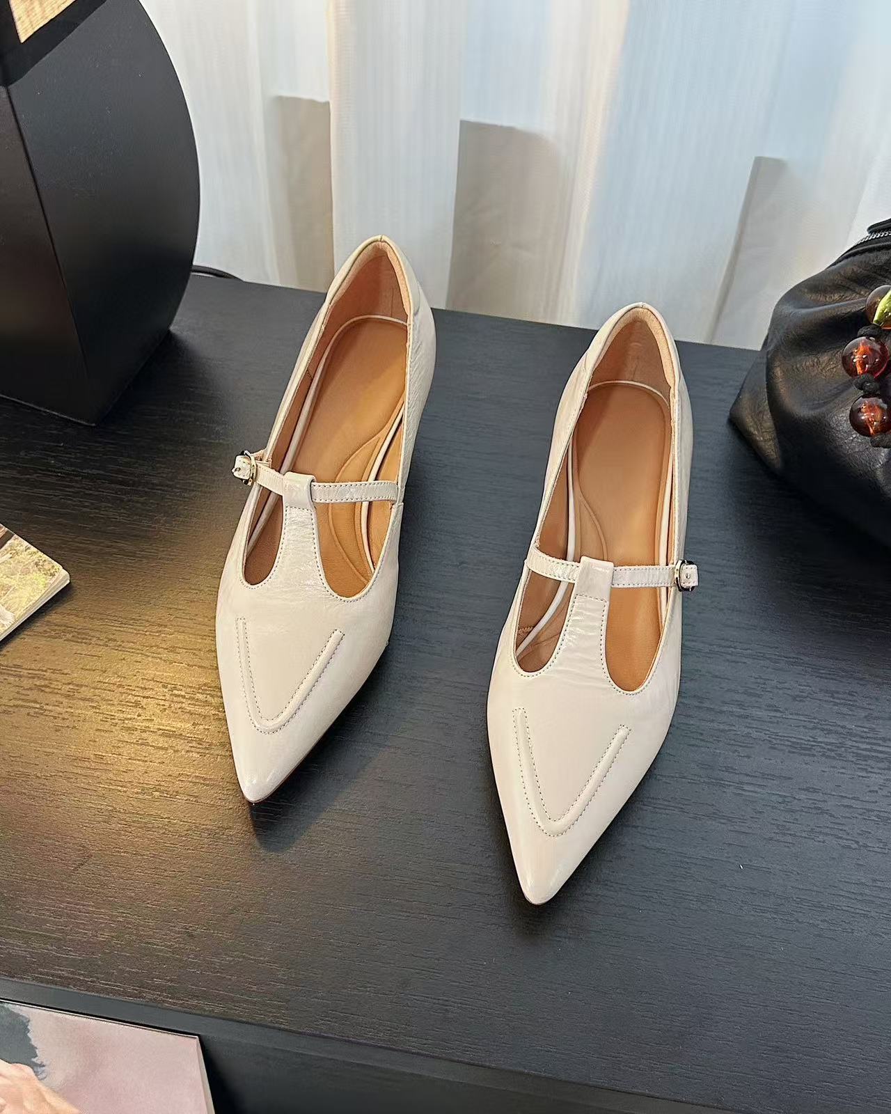 Giày cao gót nữ mũi nhọn da sáng chế khóa thắt lưng gót trung — Màu nâu, Màu đen chi tiết 9