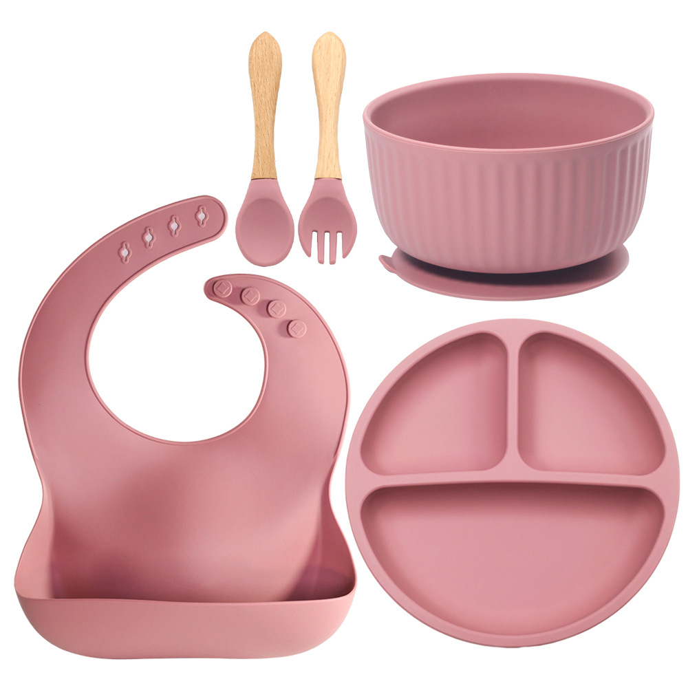 아마존 뜨거운 음식 용품 식품 학년 실리콘 식기 세트 재고 아기 제품 턱받이 포켓 퍼 스푼 포크