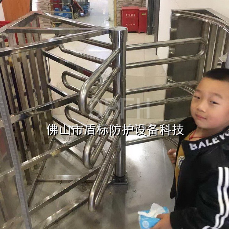 便利超市进出旋转滚闸双通道机械式三辊闸工地半高旋转栅栏门厂家